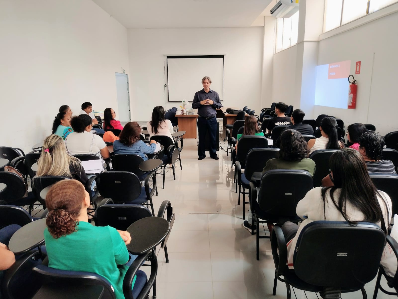 Curso Empreendedorismo – Com Crise Se Cresce, no Sine de Palmas